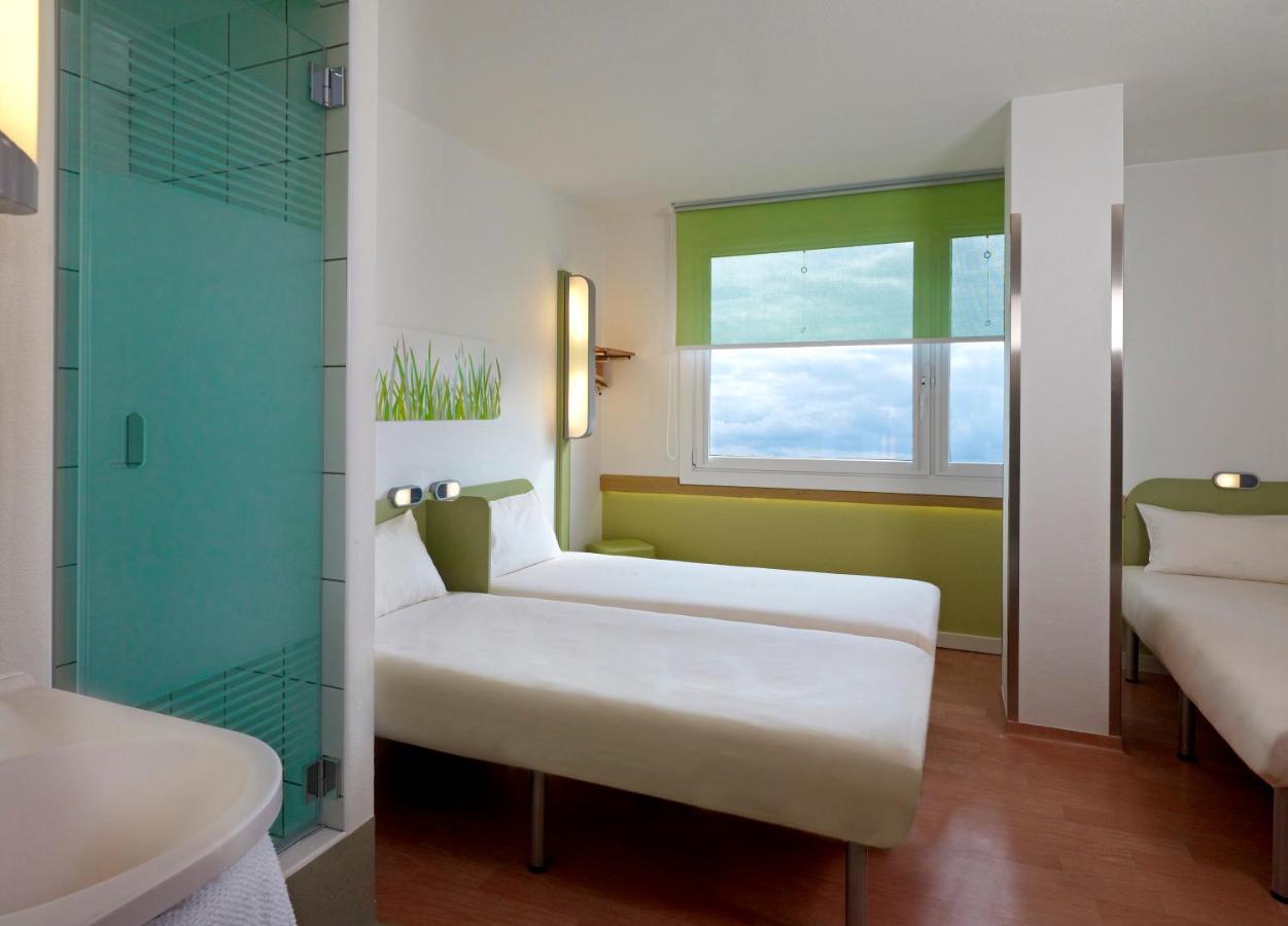 Standard Triple Room,948478921:JPEG